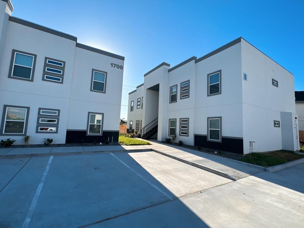 1700 New Orleans Cir #I - Photo 7 of 8