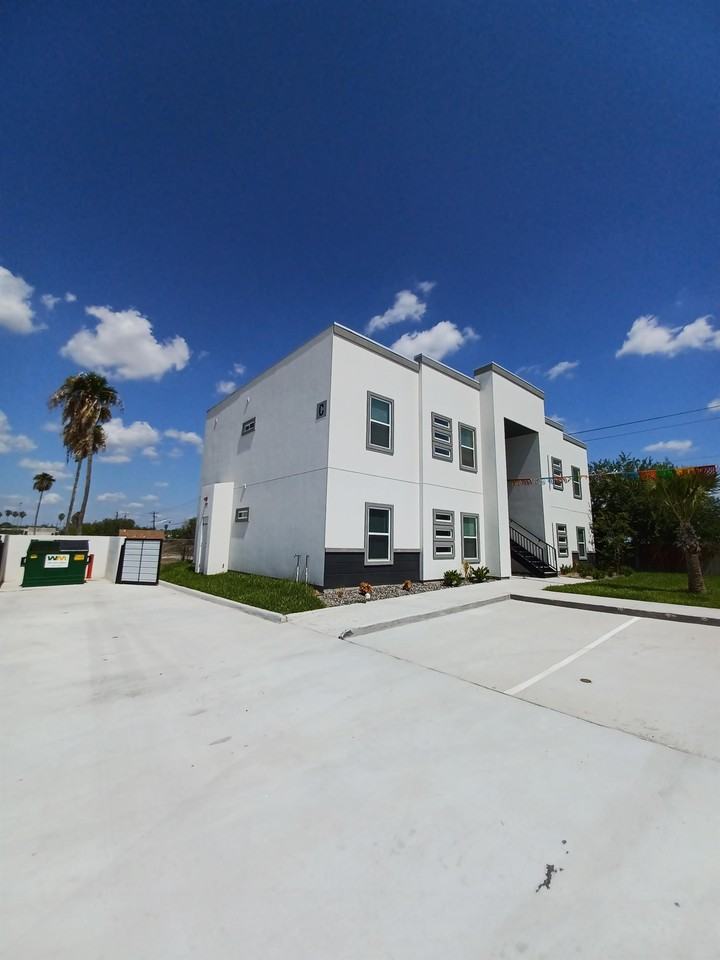 1700 New Orleans Cir #J - Photo 2 of 8