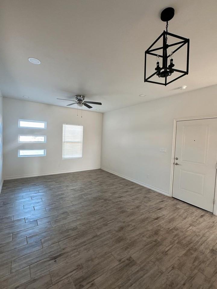 1700 New Orleans Cir #J - Photo 3 of 8