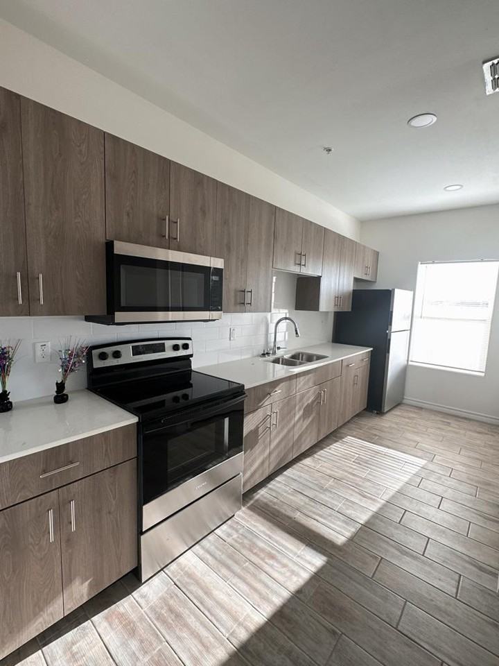 1700 New Orleans Cir #J - Photo 5 of 8