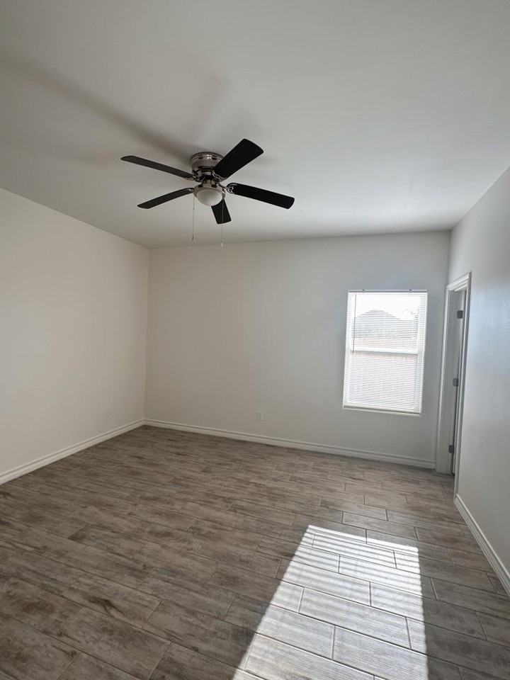 1700 New Orleans Cir #J - Photo 4 of 8