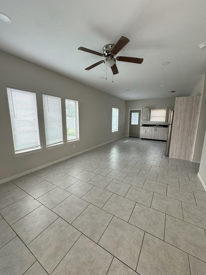 2001 Garden Ridge Dr #1 - Photo 4 of 8