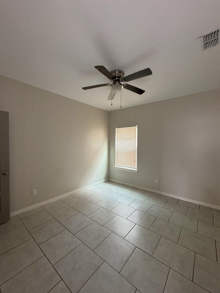 2001 Garden Ridge Dr #1 - Photo 7 of 8