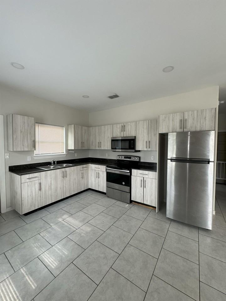 2001 Garden Ridge Dr #1 - Photo 3 of 8