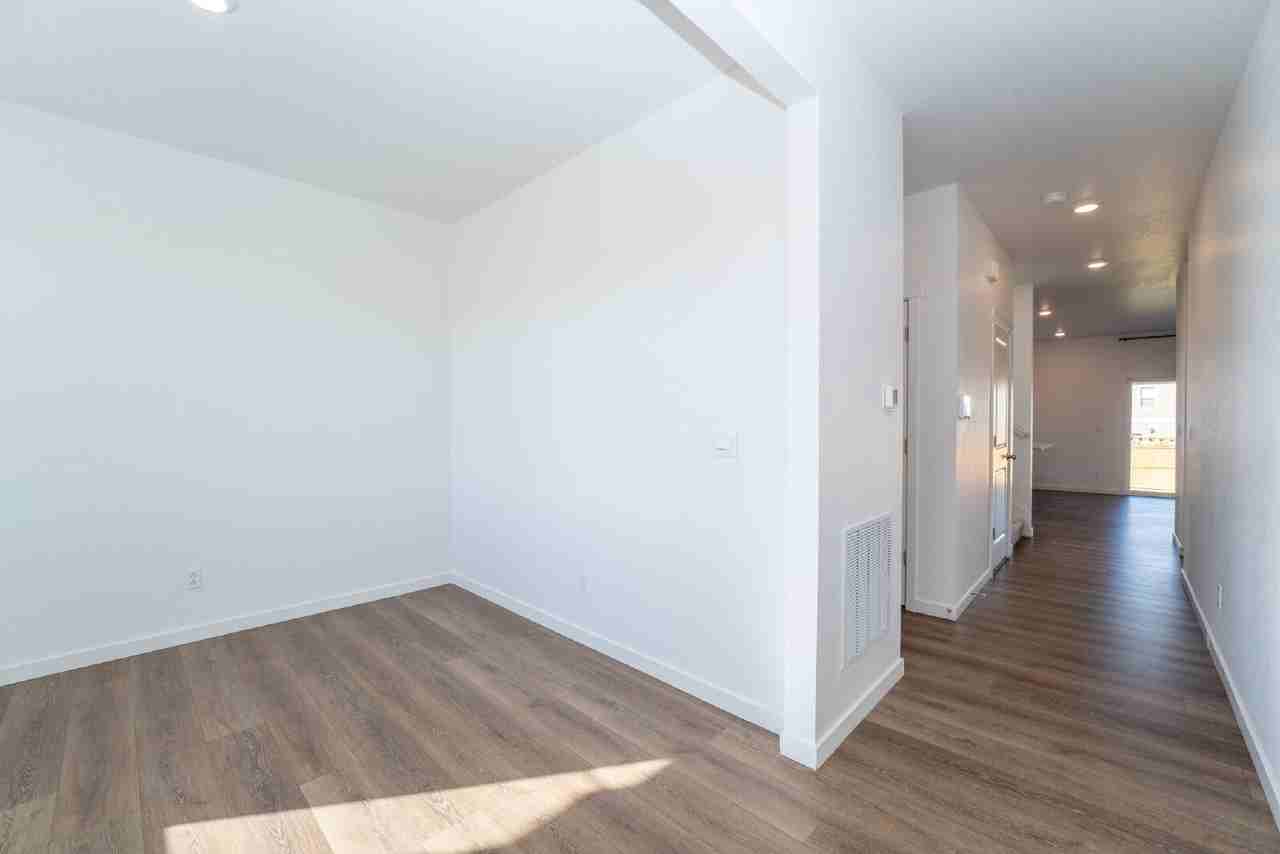 6537 14th St - Photo 3 of 23