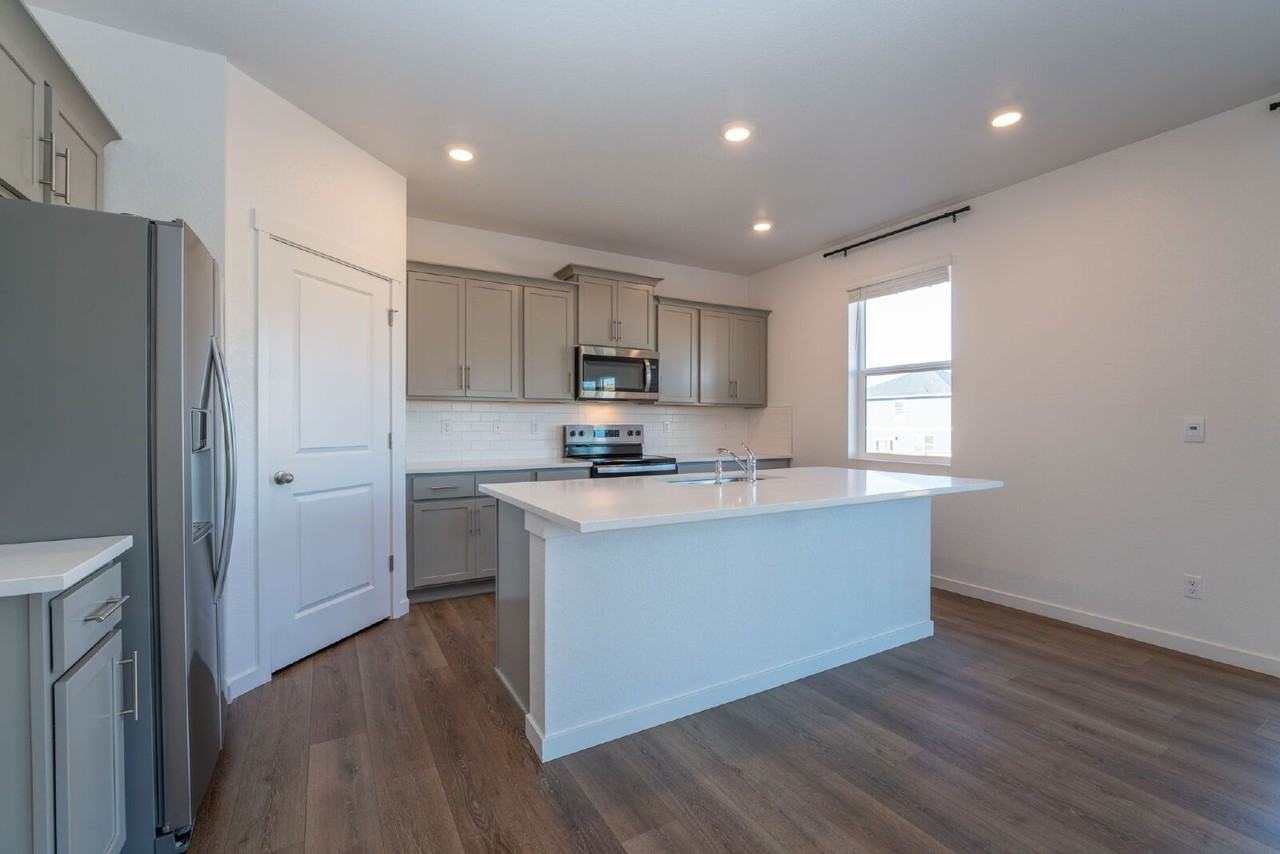 6537 14th St - Photo 6 of 23