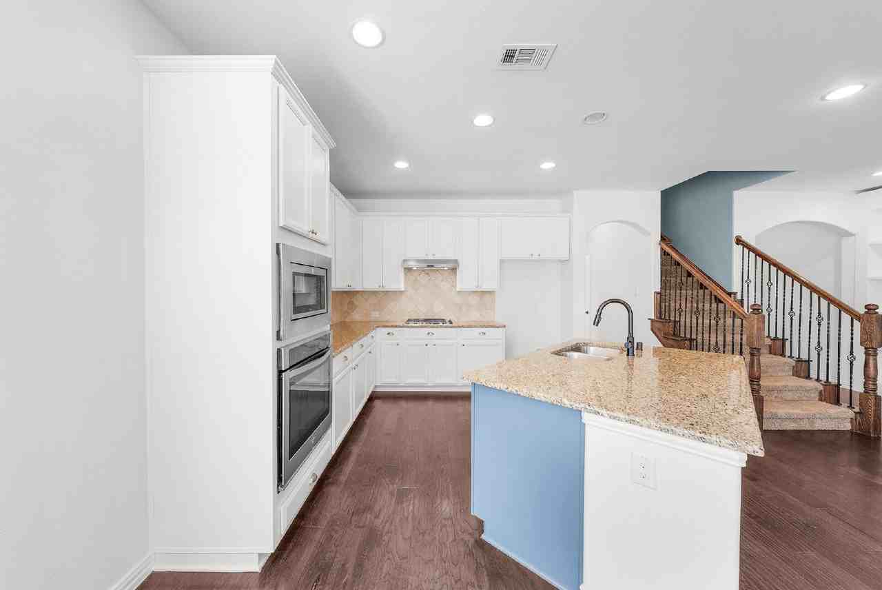 600 Park Meadow Ln - Photo 3 of 39