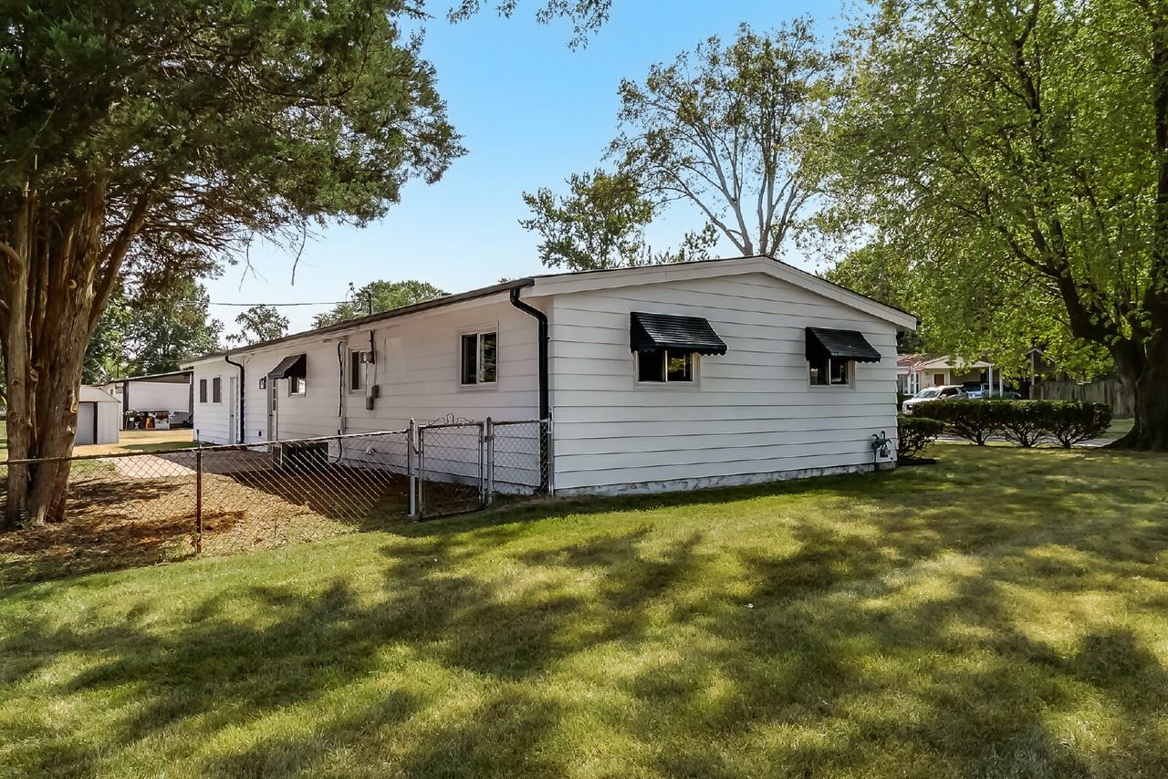 1215 Pamela Dr - Photo 3 of 20