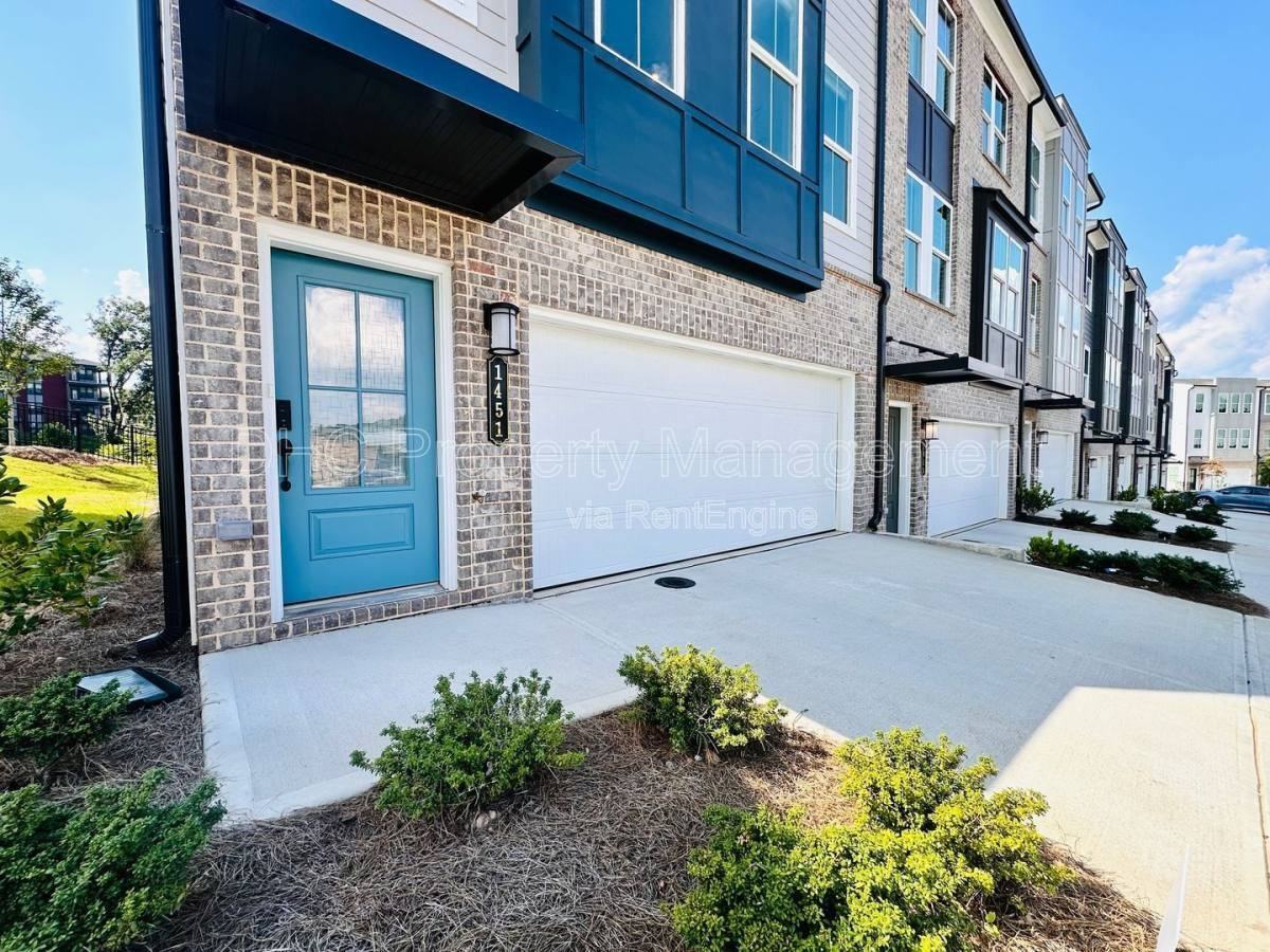 1451 Creekside Drive Northwest - Photo 2 of 10