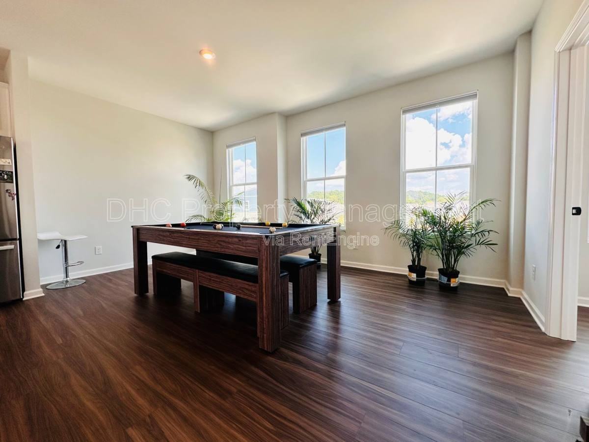 1451 Creekside Drive Northwest - Photo 3 of 10