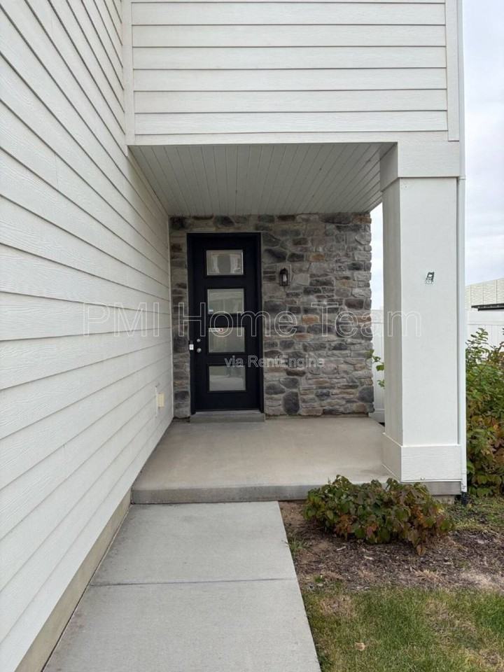 1616 W Parkview Dr - Photo 2 of 10