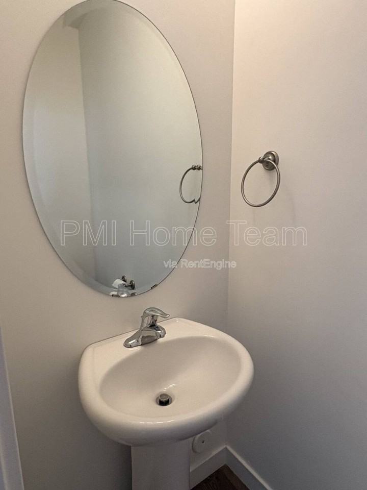 1616 W Parkview Dr - Photo 3 of 10