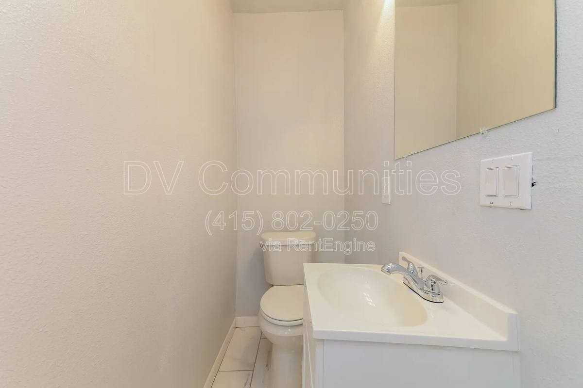 3916 2nd St - Photo 3 of 10