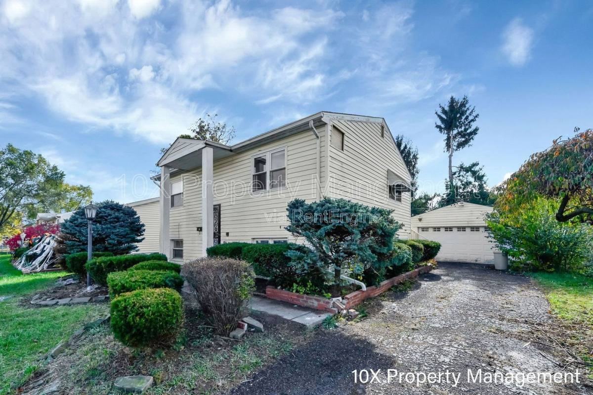 907 Higbee Dr N - Photo 3 of 10