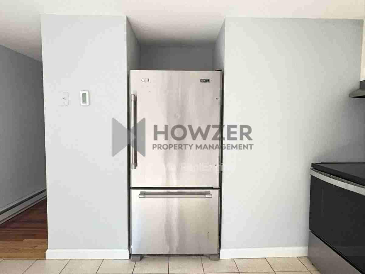 10 Pine Grove Avenue #3 - Photo 3 of 10