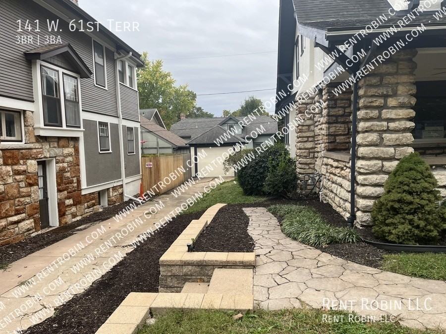 141 W 61st Ter - Photo 3 of 27