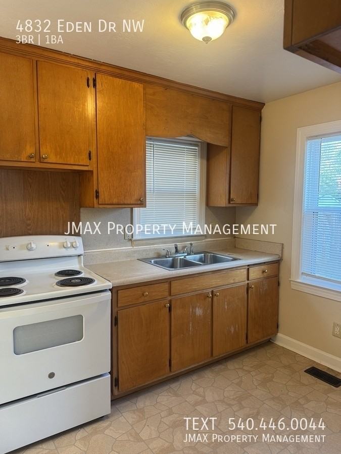 4832 Eden Dr Nw - Photo 4 of 12