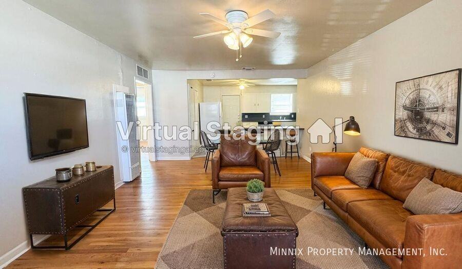 2115 South Loop 289 #B - Photo 2 of 17