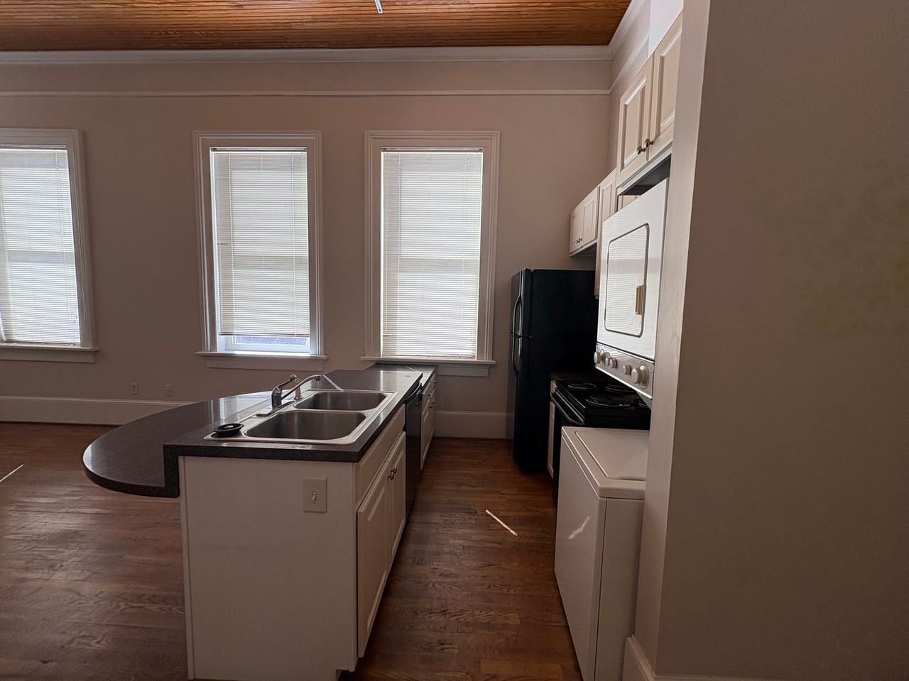 490 Poplar St #202 - Photo 4 of 12