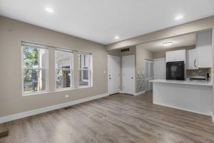 5731 N Washtenaw Ave #1R - Photo 1 of 1