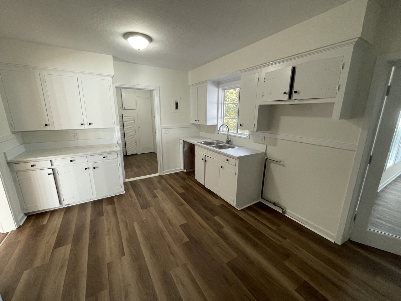 3147 Shirley Dr - Photo 4 of 12