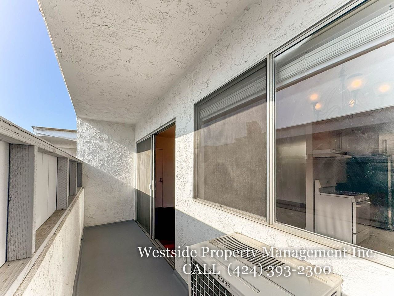 1827 S Barrington Ave #208 - Photo 7 of 21