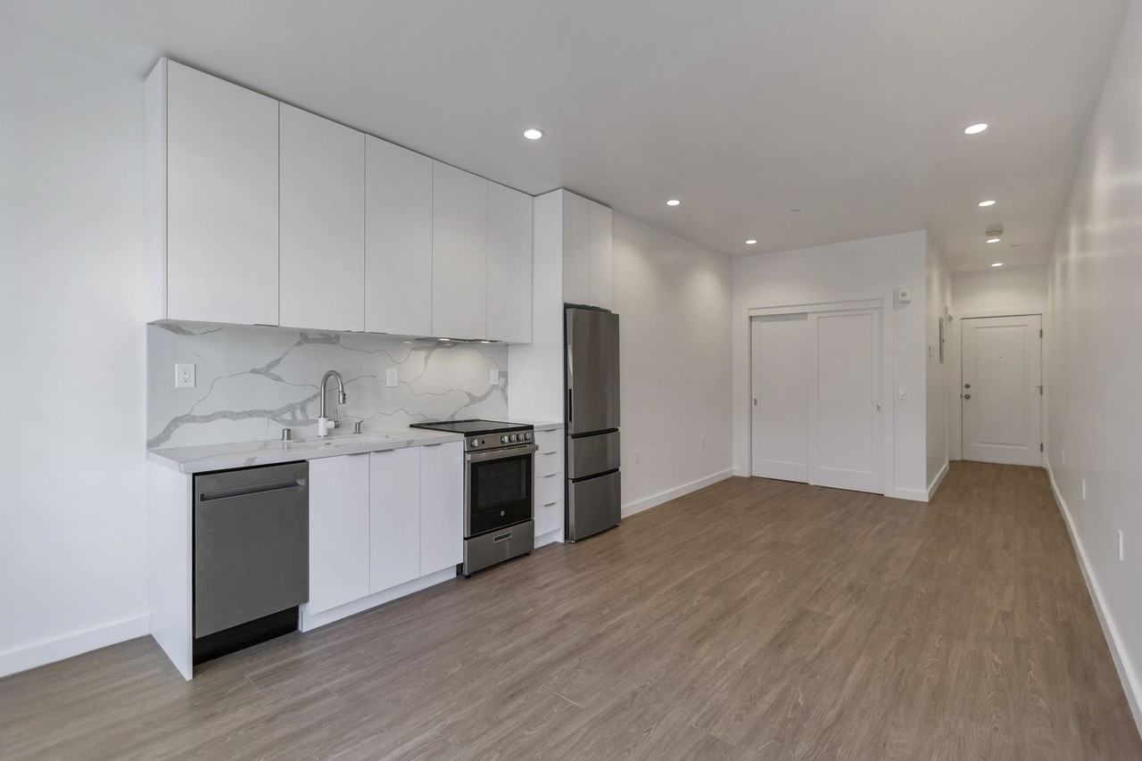 1950 Franklin - Photo 6 of 28