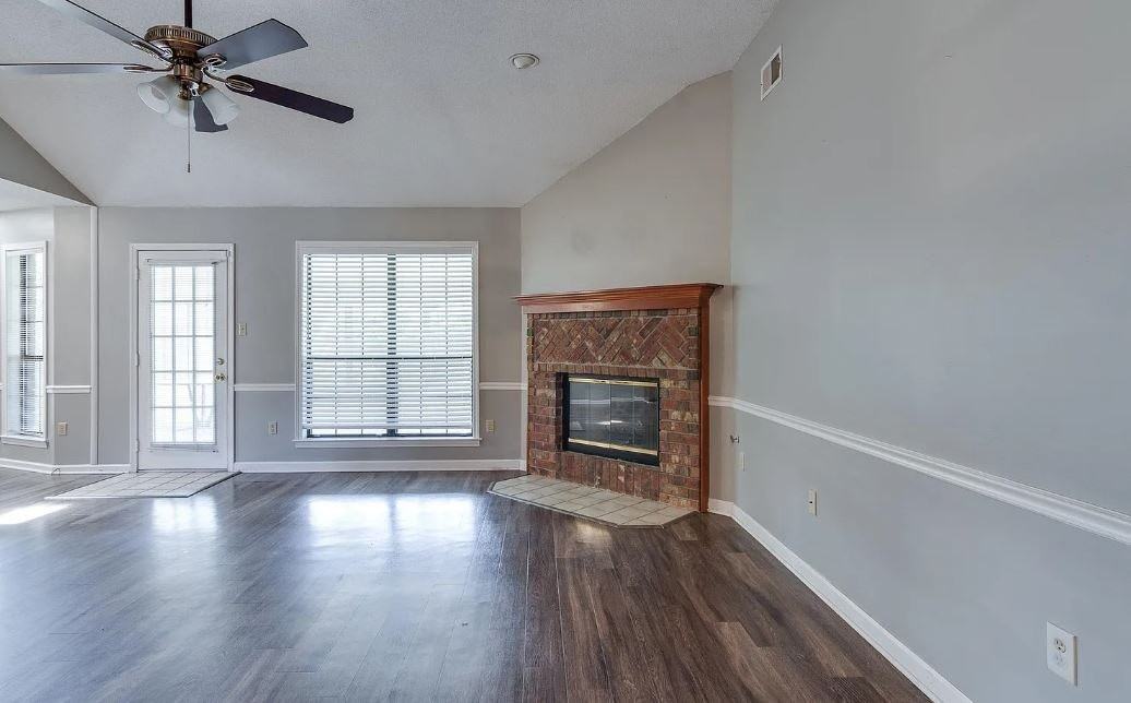 3393 Mowrey Cove - Photo 3 of 6