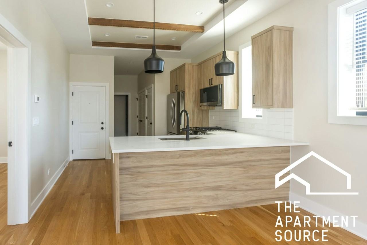 4955 North Oakley Avenue, Unit 3 - Photo 2 of 6