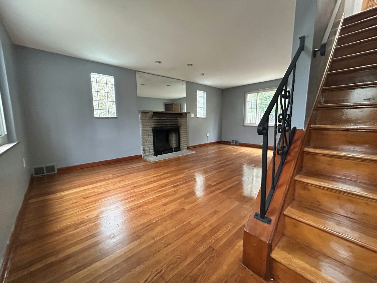 1718 McNary Boulevard - Photo 2 of 26