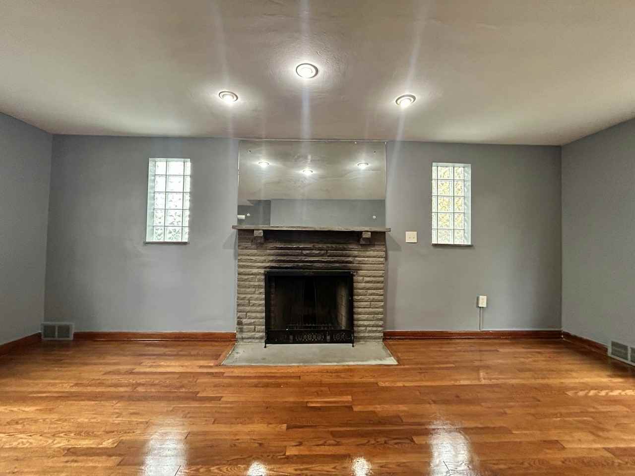 1718 McNary Boulevard - Photo 3 of 26