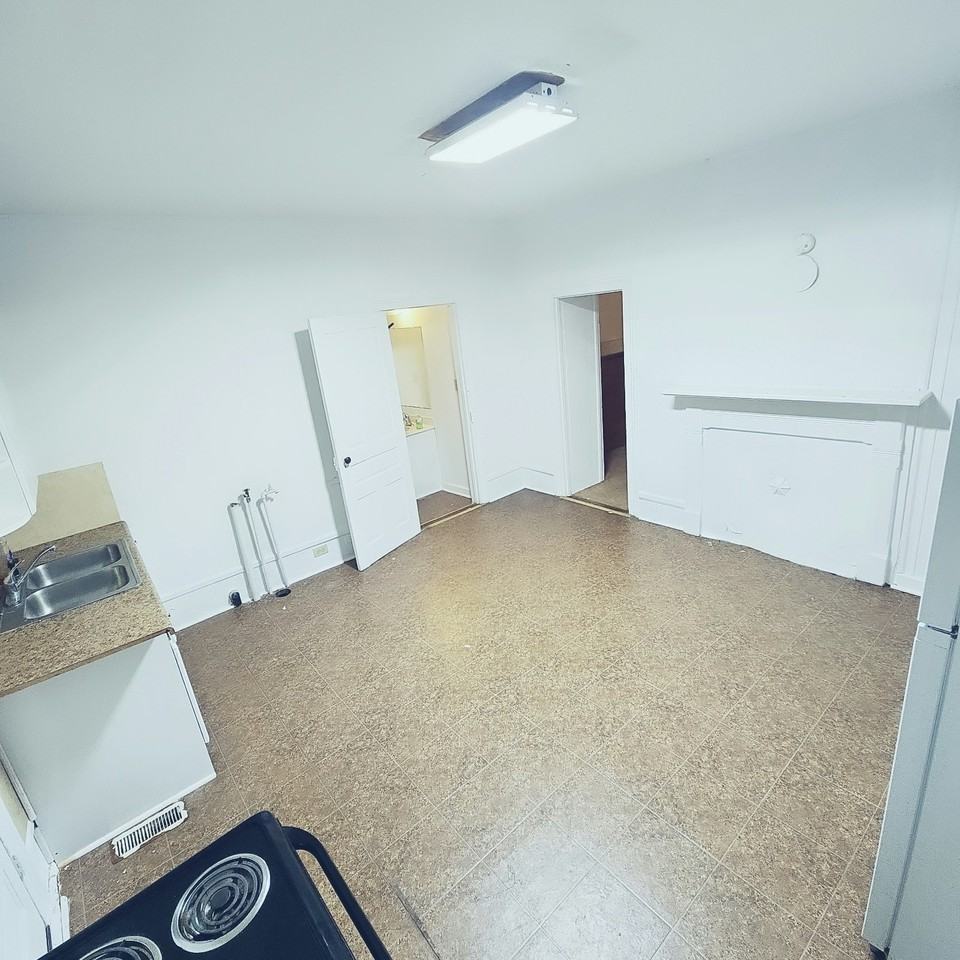 302 Dahl Street, Unit A - Photo 6 of 9