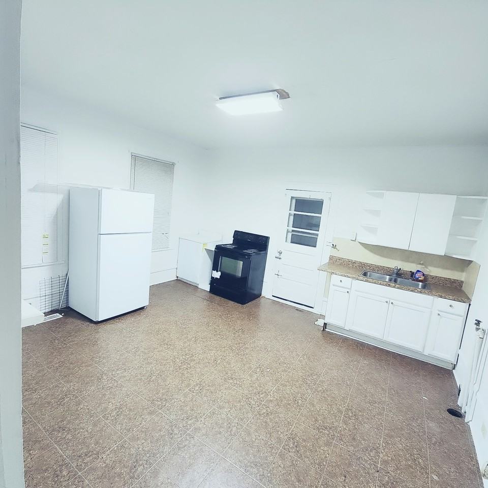 302 Dahl Street, Unit A - Photo 7 of 9