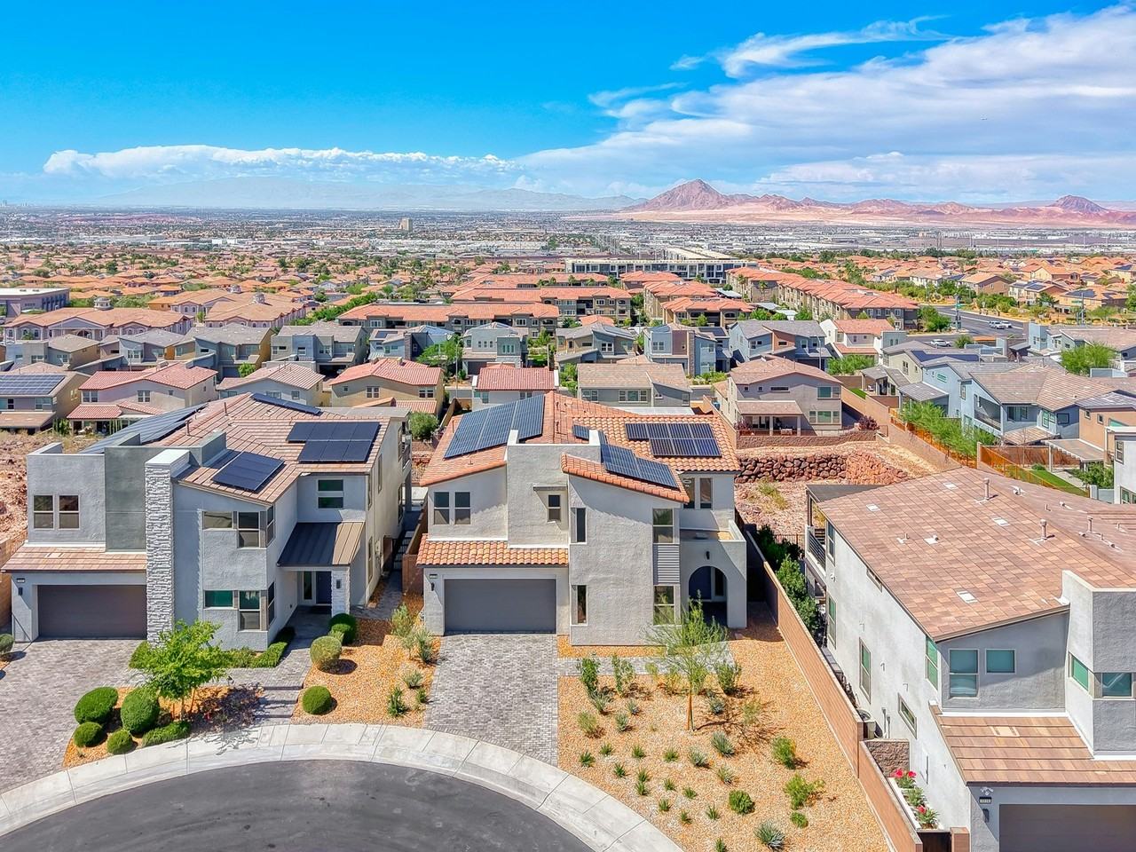 1038 Delbrook Ave - Photo 2 of 45