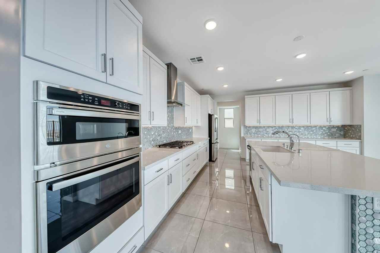 1038 Delbrook Ave - Photo 5 of 45