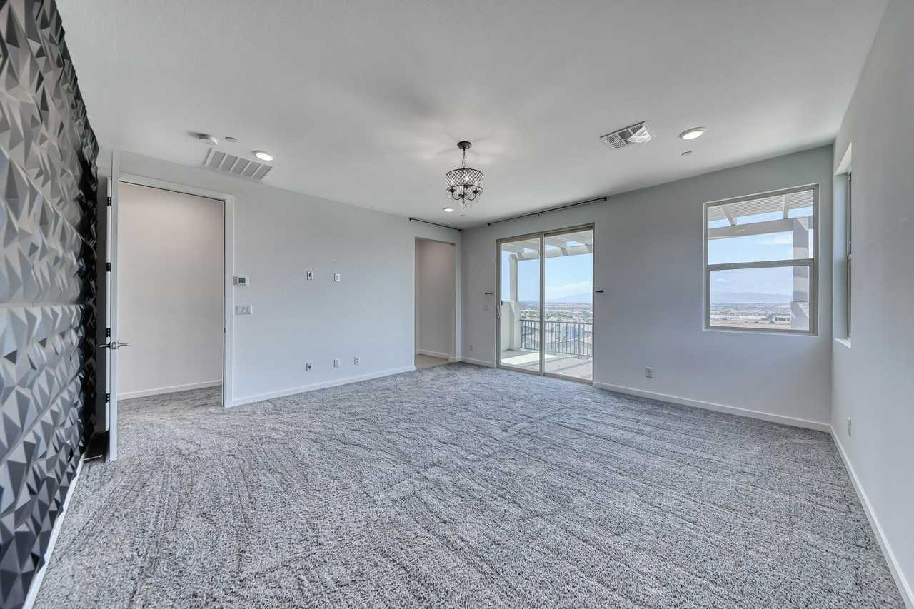 1038 Delbrook Ave - Photo 6 of 45