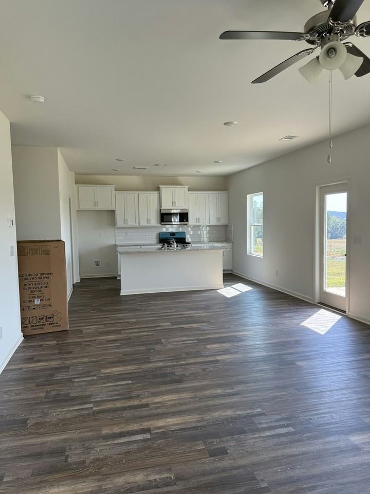 425 Pkwy Gdns Ln - Photo 2 of 50