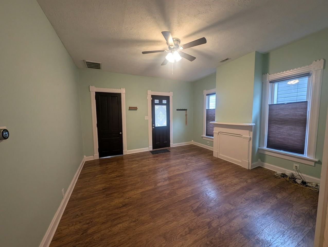 48 Clover St - Photo 3 of 12