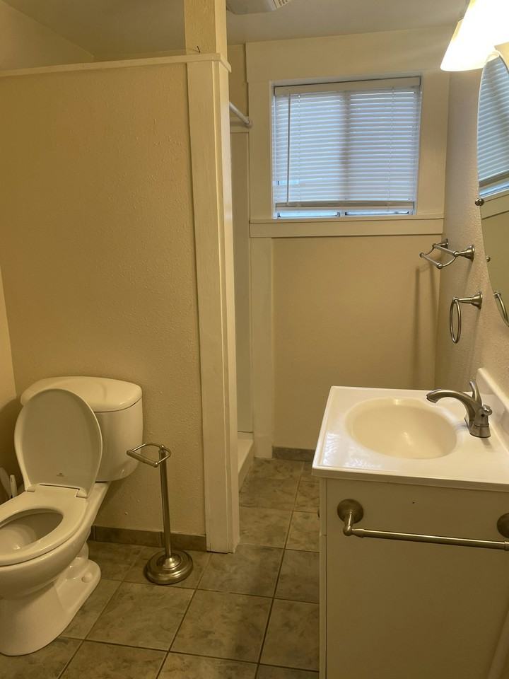 254 E 4th Ave - Photo 5 of 11