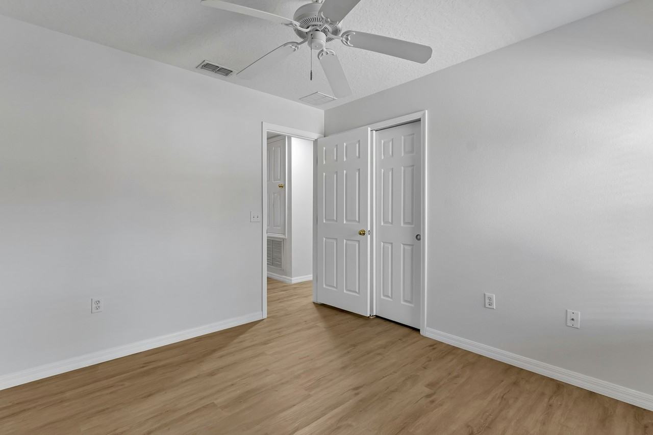 5404 Paradise Cay Circle - Photo 4 of 21