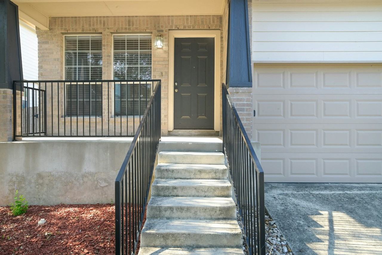 10374 Oakwood Crest - Photo 2 of 20