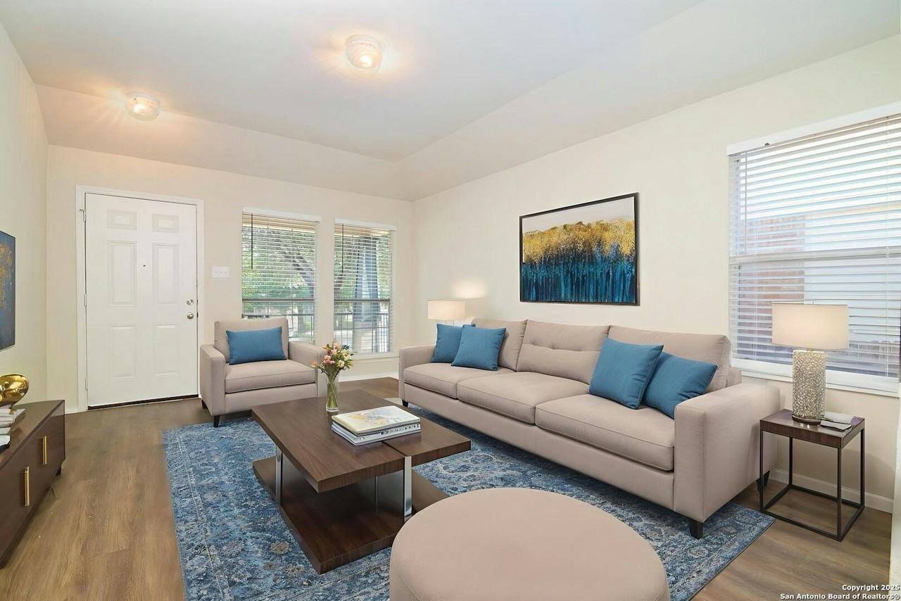 10374 Oakwood Crest - Photo 4 of 20