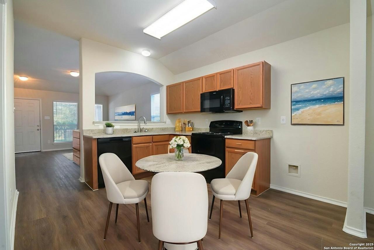 10374 Oakwood Crest - Photo 5 of 20