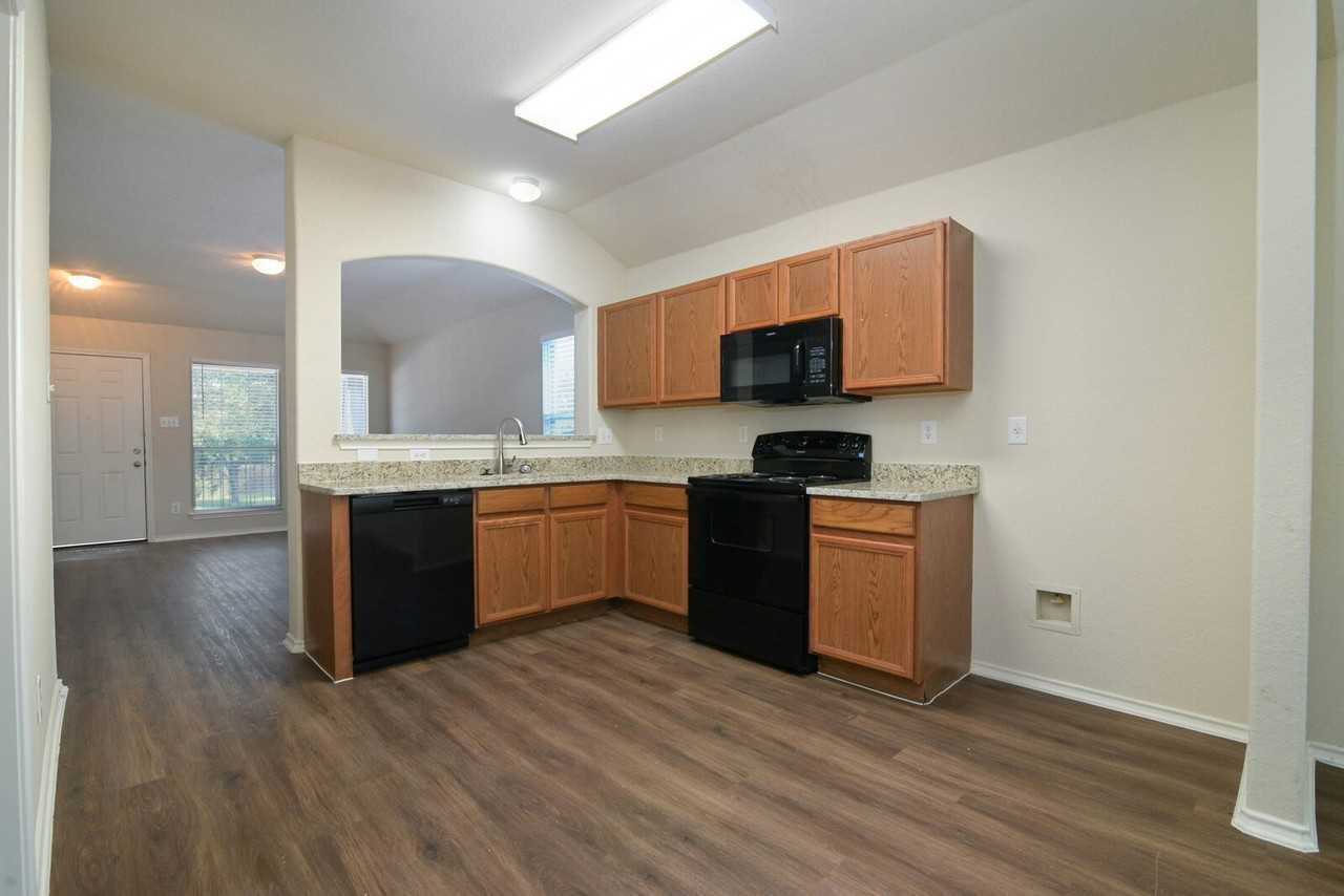 10374 Oakwood Crest - Photo 6 of 20