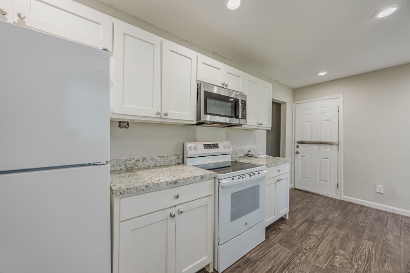 3035 Modree Ave - Photo 7 of 50