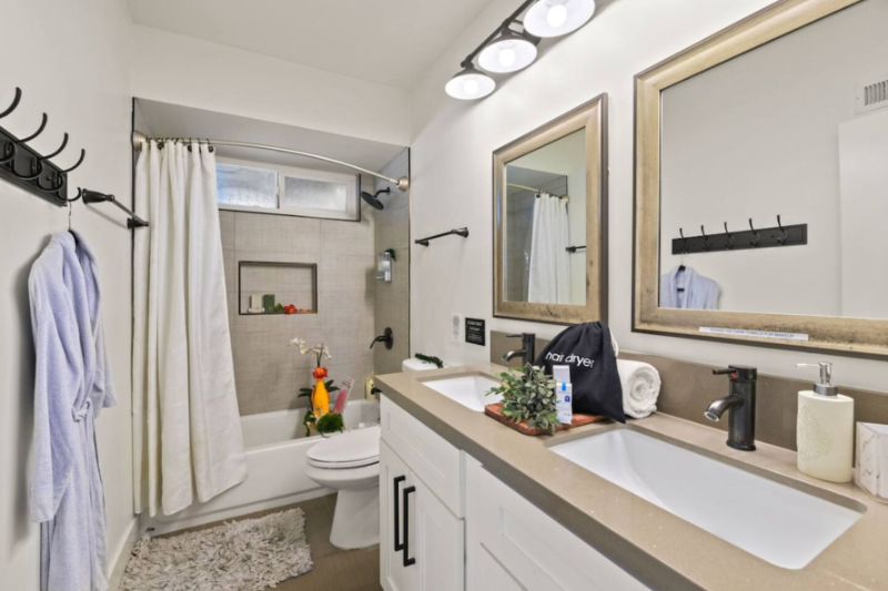 6099 Scripps St - Photo 6 of 18