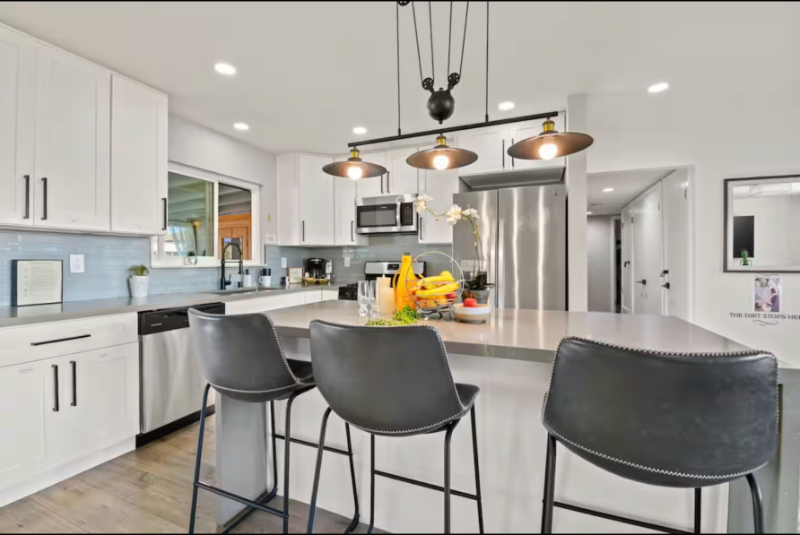 6099 Scripps St - Photo 7 of 18