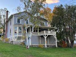 featured image of 2260 Lakeshore Rd