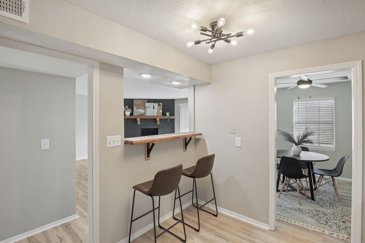 Latitude 72 - Photo 3 of 17