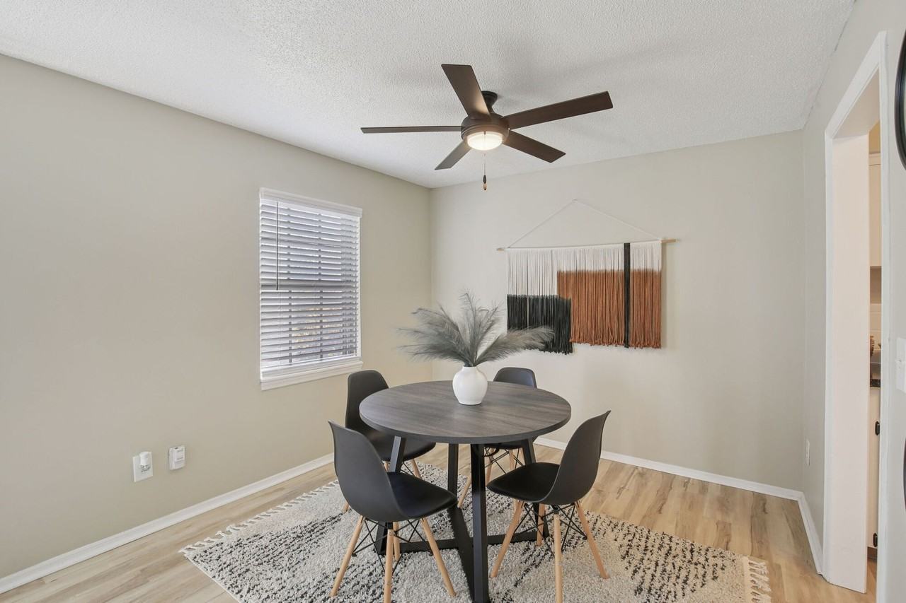 Latitude 72 - Photo 5 of 17